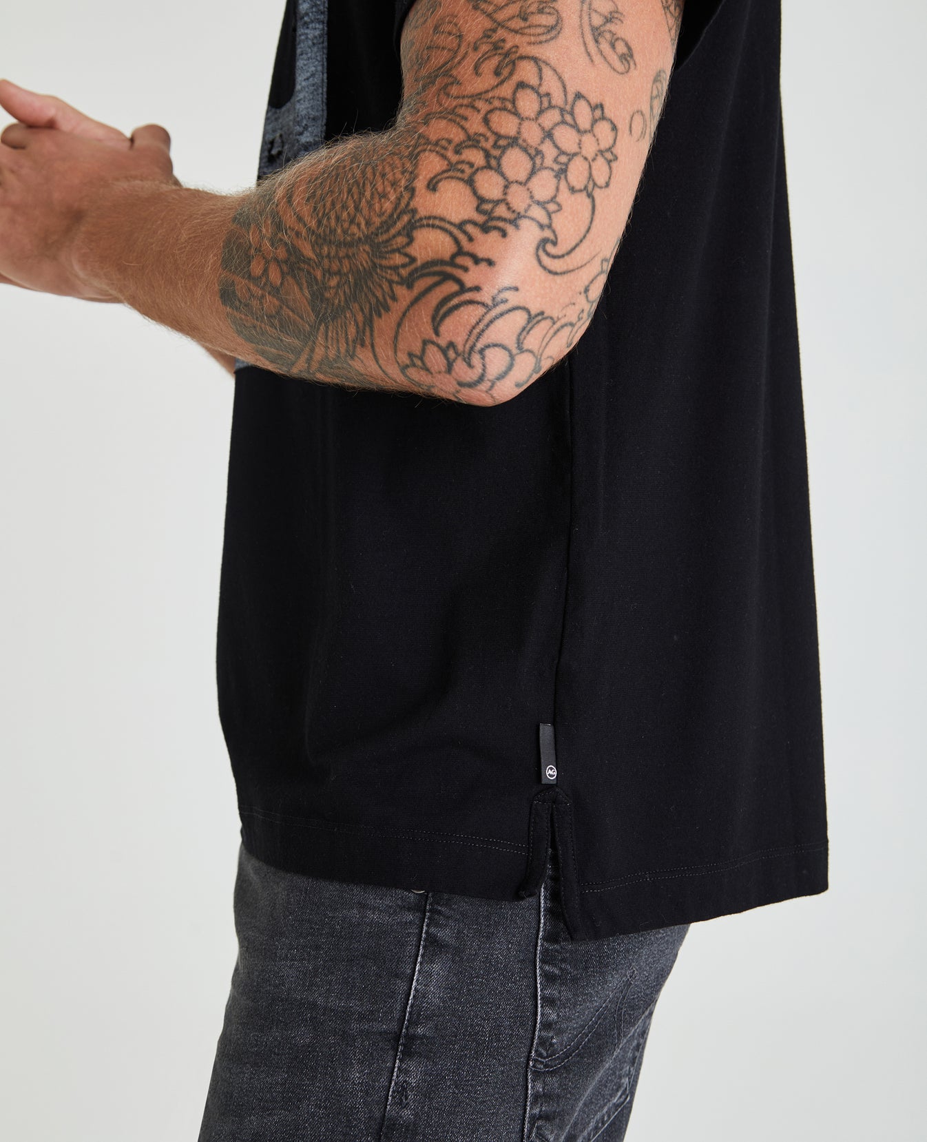 Beckham Crew 49-True Black Classic Fit Crew Men Tops Photo 2